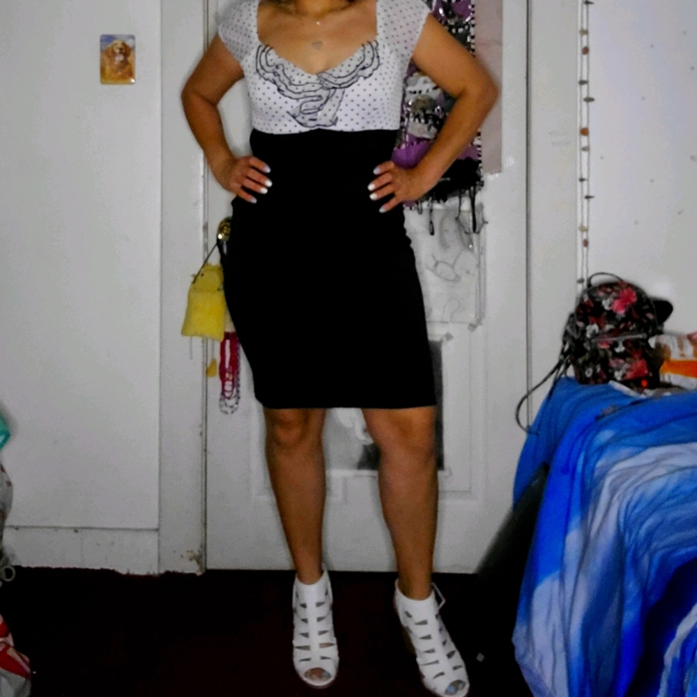 Polka dot ruffle slimming dress